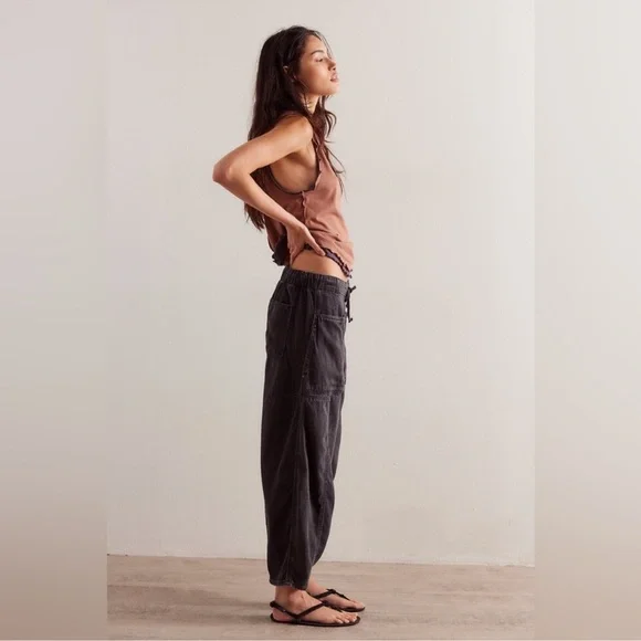 FreePeople WE THE FREE:”SILVERTON” Pull-On Barrel Jeans in Smokescreen NWOT - Picture 3 of 10